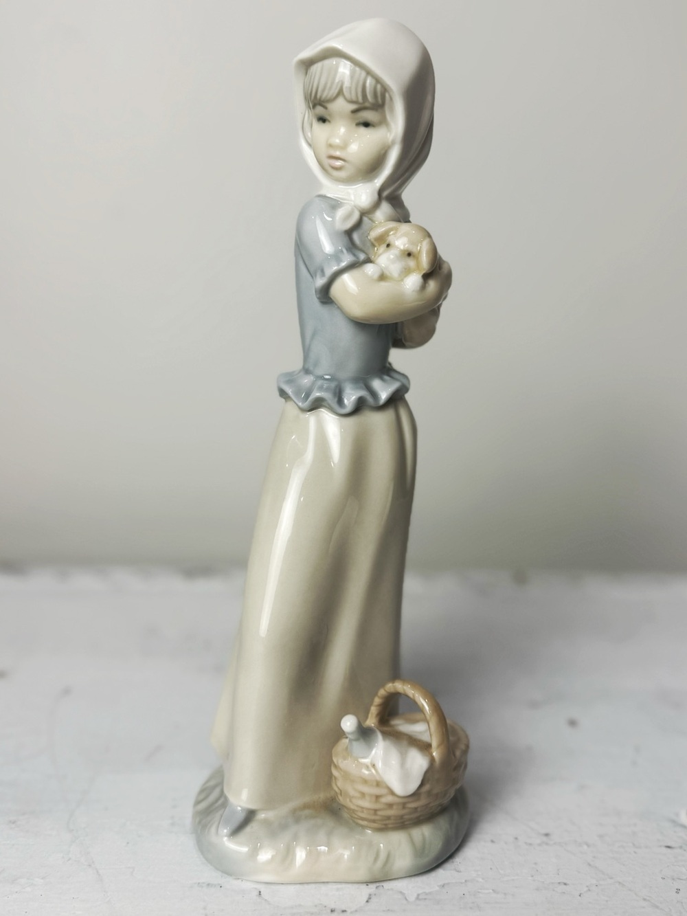 NAO By Lladro “Protecting The Dog” Girl Holding Puppy 170 Circa 1998 Spain
